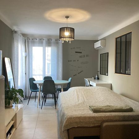 Cozy West Side Balcony Flat: Airport & Beach Proximity Apartment Nice Exterior photo